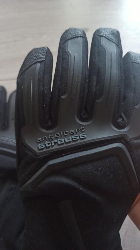 Dámske rukavice vel.7, s