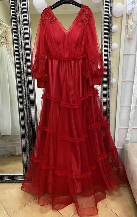 Extravagantné spoločenské šaty vo veľkosti l, l