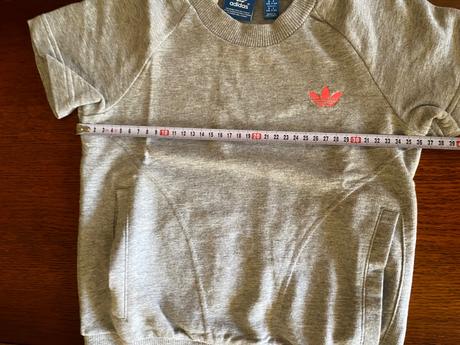 Hrubšie mikinové tričko adidas s vreckami vpredu, adidas,128