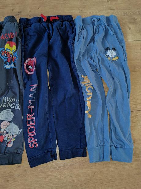 Pekné tepláky 3 kusy za 5 eur, 122