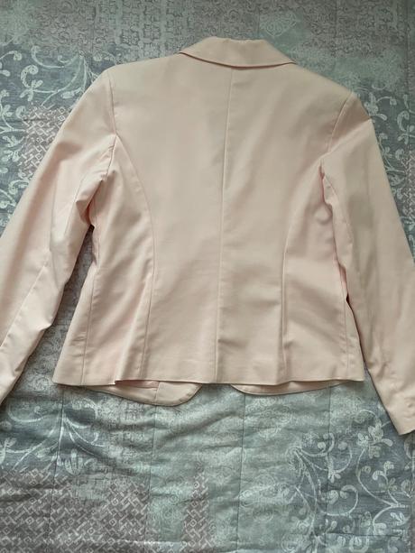 Ružové sako, 42