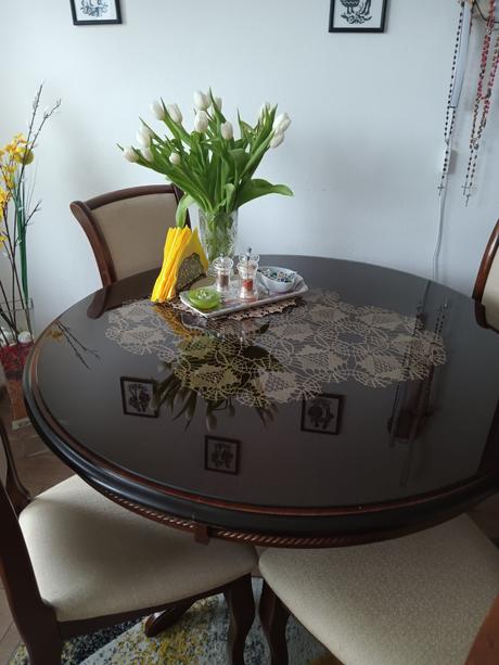 Predám okrúhly stôl, 