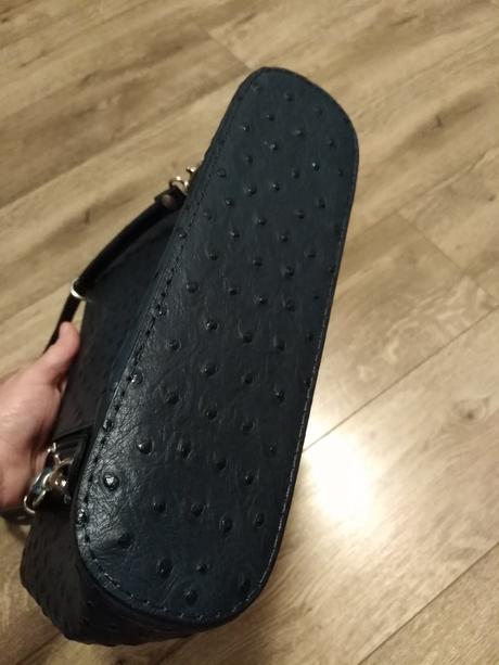 Tmavomodrá celokožená kvalitná kabelka /ruksačik, 