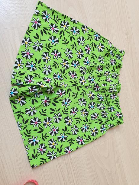 Kratke nohavice, benetton,140