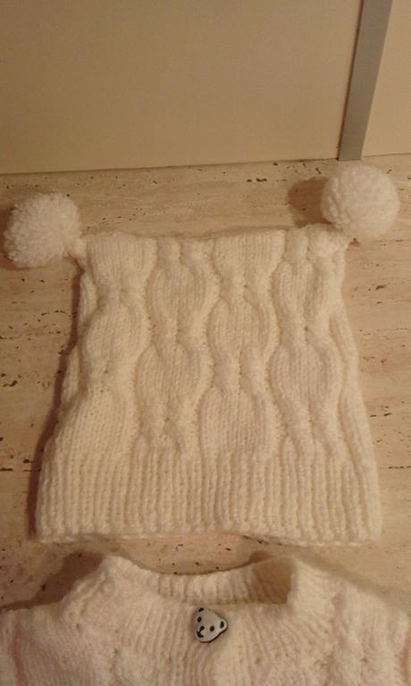Unisex biely pletený pulóvrik s čiapočkou, 98