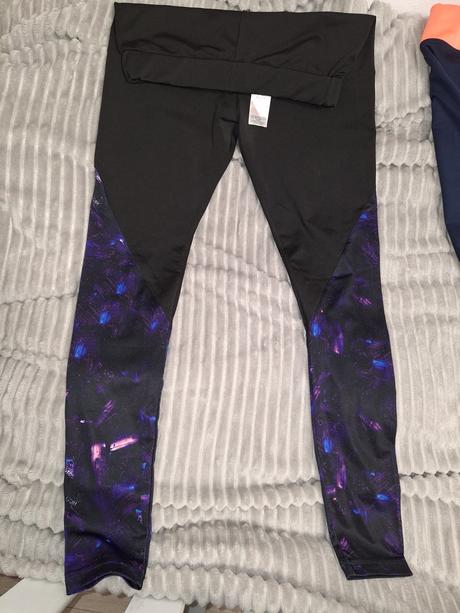 Športové legíny, 164