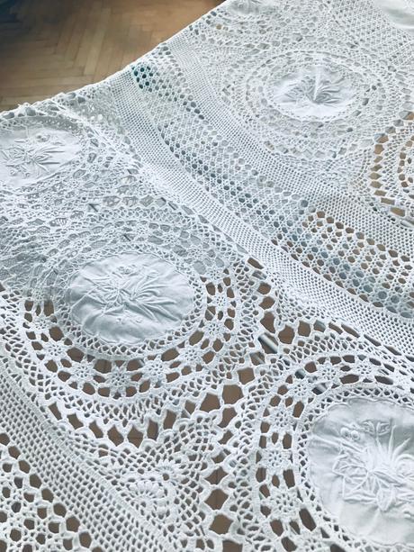 Krasny vintage obrus, 