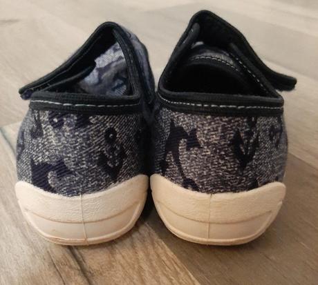 Prezuvky/tenisky/papucky do skolky zn. bata v. 28, baťa,28