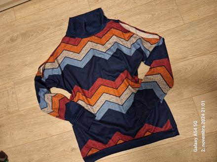 Top s odhalenymi ramenami, s