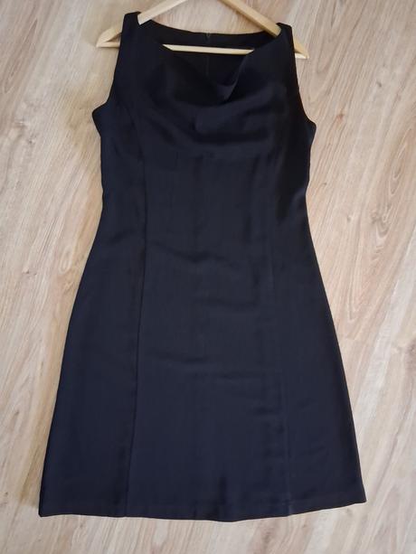 Midi šaty s vodopádom, 38