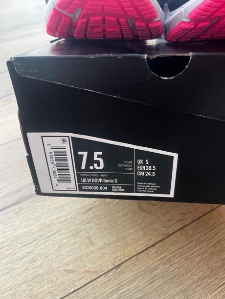 Damske bežecké tenisky ua, under armour,36