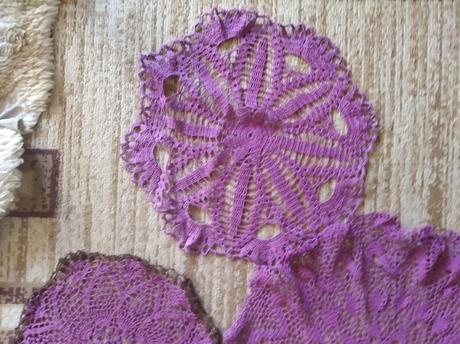 Háčkované fialové dečky 45-57cm, 