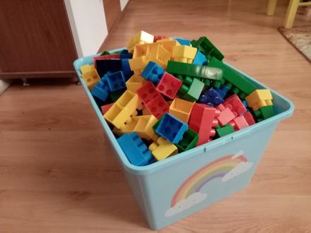Krabica stavebnice,