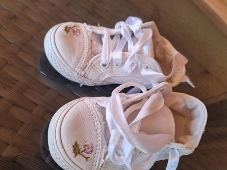 Vyšívané zn.next tenisky (vhodné i ku šatám), next,23