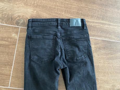 Čierne rifle, bershka,32