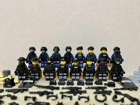 Rôzne figúrky s.w.a.t - (16ks), 