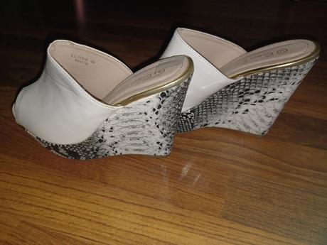 Predám extravagantné sandale, 40