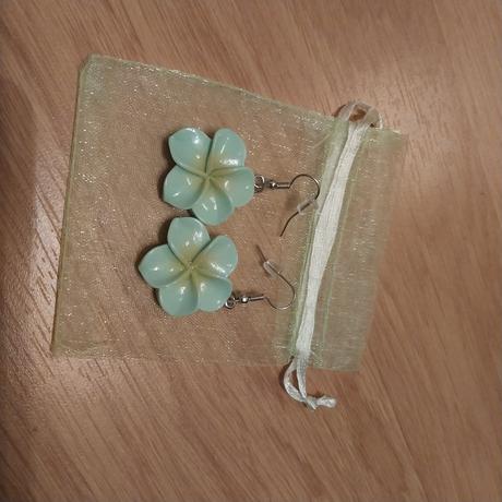 Mix nausniciek a priveskov kvetinky, 