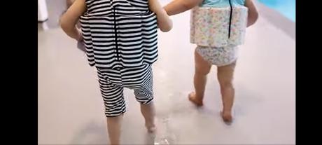 Plavky so záchrannou vestou spolu, 