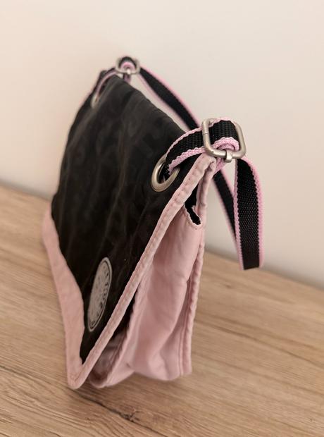 Mustang malá čierno-ružová crossbody kabelka, 
