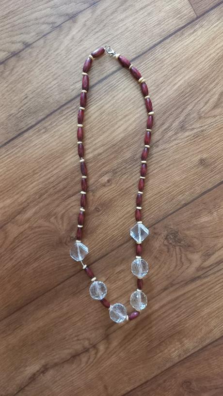 Pekný náhrdelník,