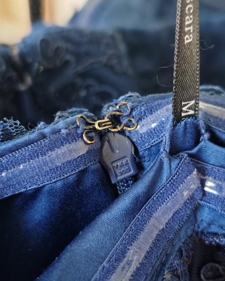 Slávnostné šaty mascara, l