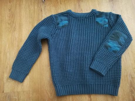 Teply svetrik, malo noseny, velmi zachovaly, f&f,98