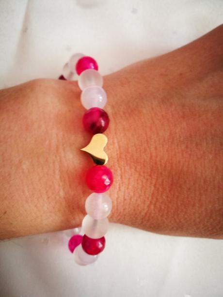 Náramok z minerálnych kameňov,