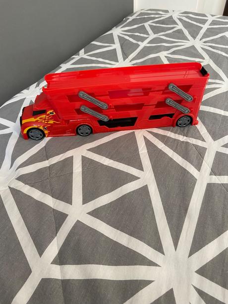 Nákladný prepravca hot wheels, 