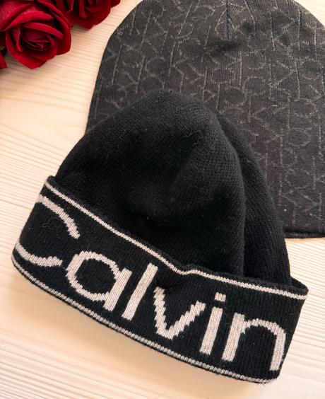 Calvin klein - dve čiapky, calvin klein
