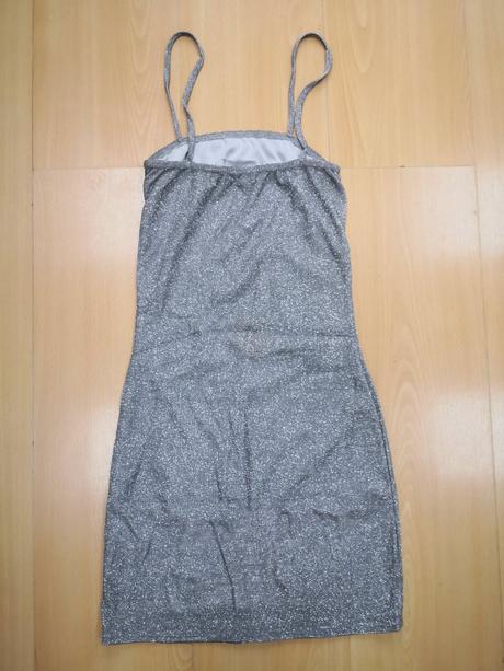 Strieborne saty zn. pretty little thing, 32