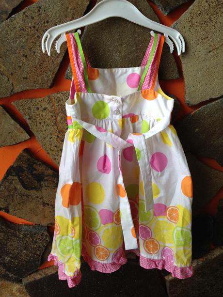 Krásne žiarivé guločkové šaty, 98