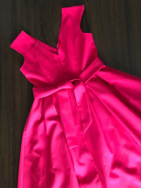 Šaty spoločenské, 44