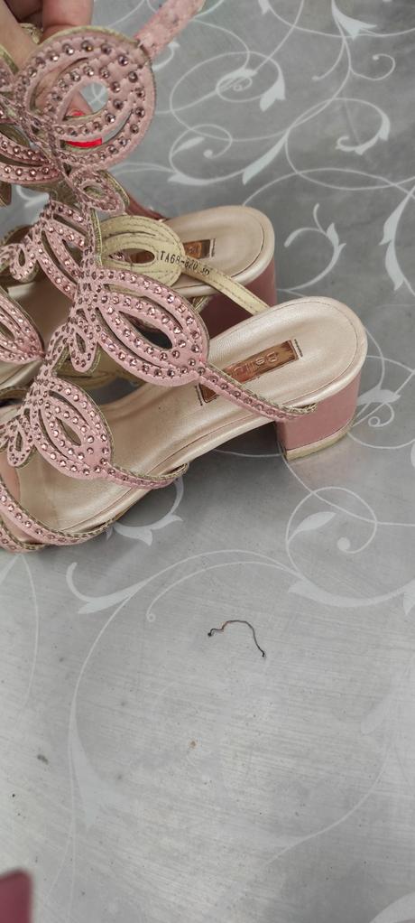 Slávnostné topanocky, 36