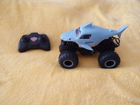 Autíčko na diaľkové ovládanie monster jam megalado,