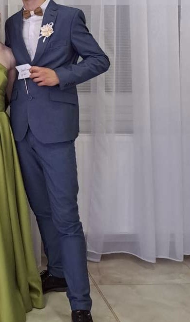 Chlapčenský oblek, 176