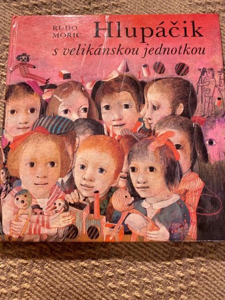 Retro stará kniha hlupáčik s velikánskou jednotkou, 