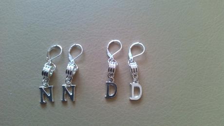 Nausnice s pismenom, 