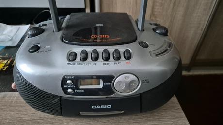 Radio magnetofon s cd prehravačom,