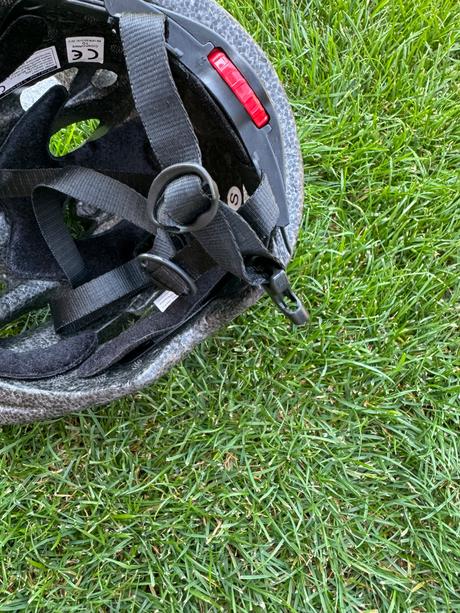 Cyklistická prilba, s