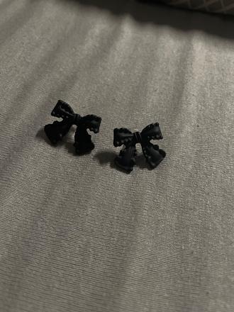 Cierne maslicky nausnice, 