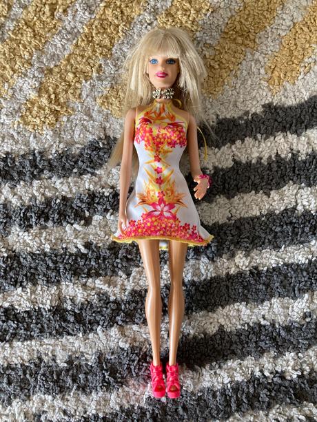 Blond barbie, 