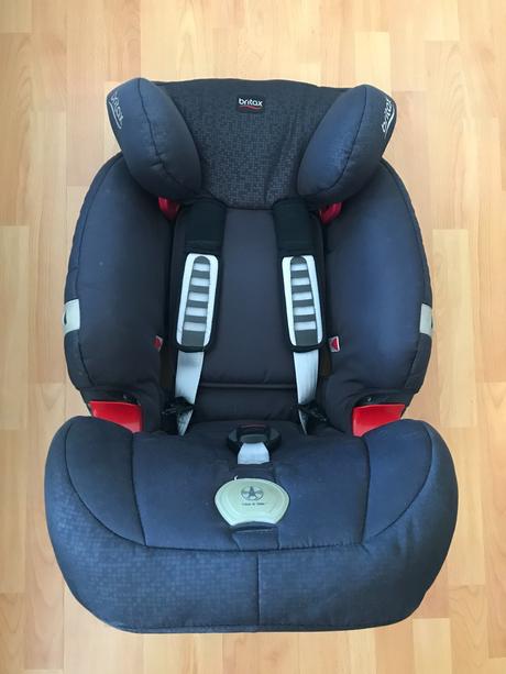 Tmavomodrá autosedačka britax 9-36 kg, britax