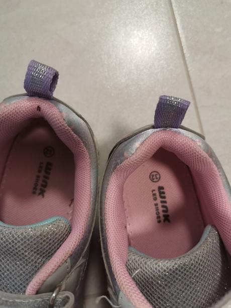 Svietiace tenisky, 32