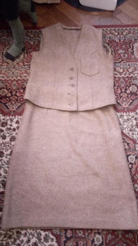 Teplý vlnený vestový kostým, l