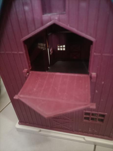 Stodola s obojstranne otváracími dvermi, 