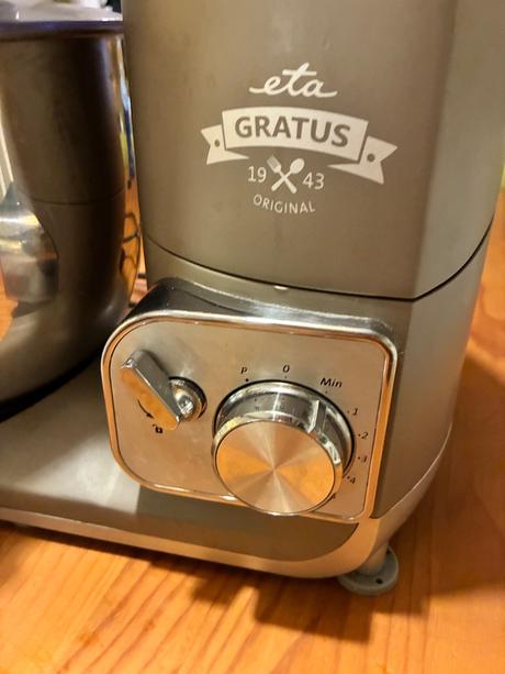 Kuchynsky robot eta gratus, eta