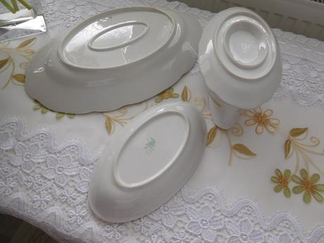 Čechoslovákia značený porcelán taniere+omáčkovník., 