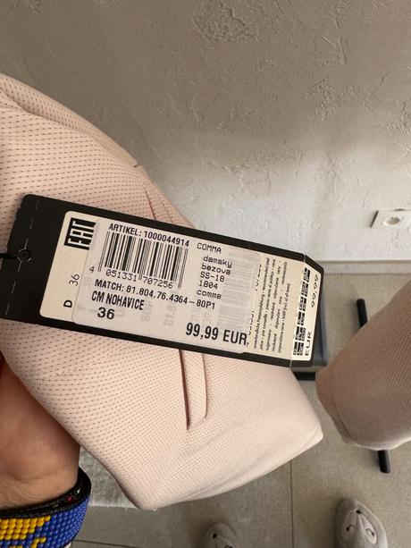 Nohavicovy kostým comma, 38