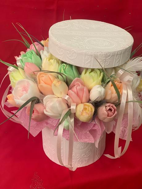 Veľká mydlova kytica v boxe, 